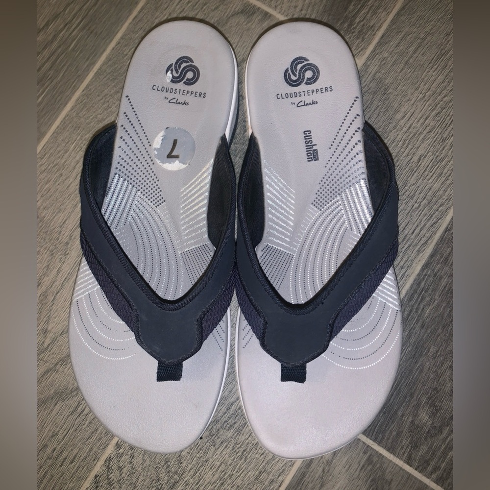 Clarks Cloudsteppers Black and Gray Flip Flops